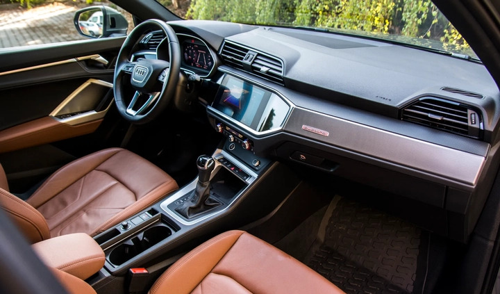 Audi Q3 cena 136500 przebieg: 17000, rok produkcji 2021 z Głuchołazy małe 704